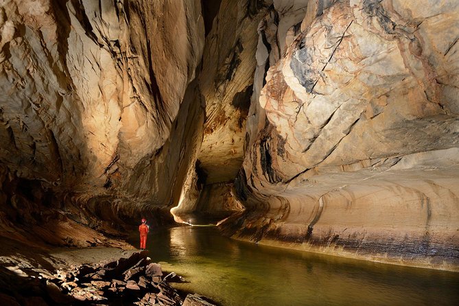 3 Days 2 Nights Unesco World Heritage Mulu 4 Showcaves - Lang’s Cave and Deer Cave: scale, bats, and guided pacing