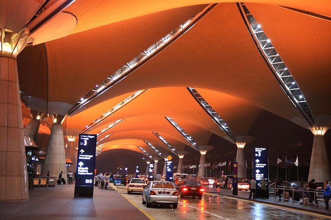 Airport transfer - The Twin Towers Moment on the Way to Your Hotel