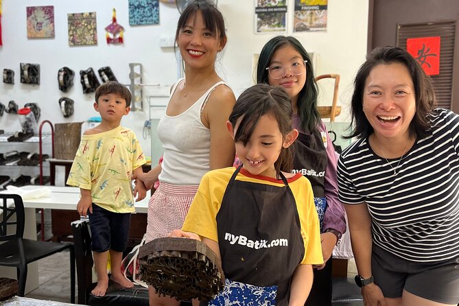 Batik Bag Painting Workshop by myBatik - Why the instruction feels so effective in a small-class setting