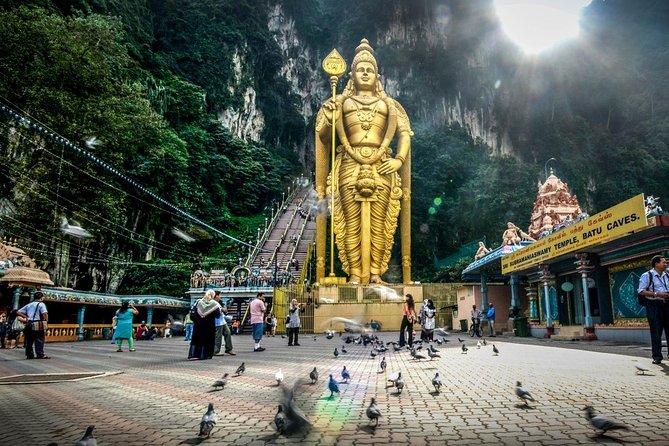 Batu Caves & Malaysian Handicraft Tour: Pewter & Batik Experience - Guides, timing, and the small-group advantage