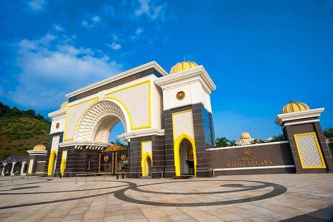 Best of Kuala Lumpur City Tour Including National Museum and National Monument - Petronas Twin Towers: how to make the most of a 15-minute photo stop