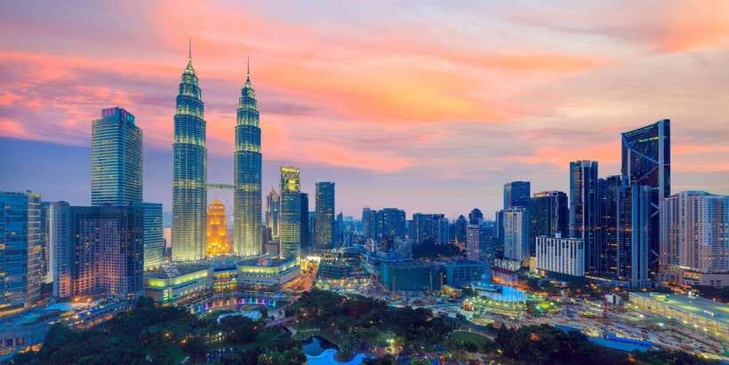 Best of Kuala Lumpur Tour with Twin Tower Entry - Batu Caves in one hour: the wow moment first