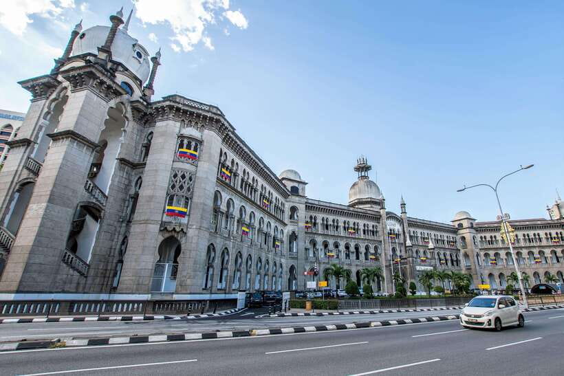 Best of Kuala Lumpur Tour with Twin Tower Entry - National Monument, Perdana Gardens, and the pause you need
