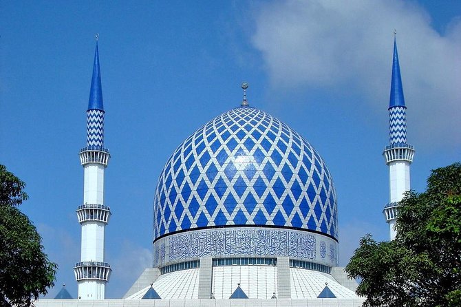 Blue Mosque And Batu Caves Tour - Entering Sultan Salahuddin Abdul Aziz Shah Mosque
