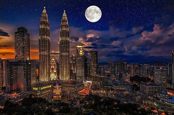 Discover The Best of Kuala Lumpur by Night - Dataran Merdeka and Independence Square, a quick but meaningful pass