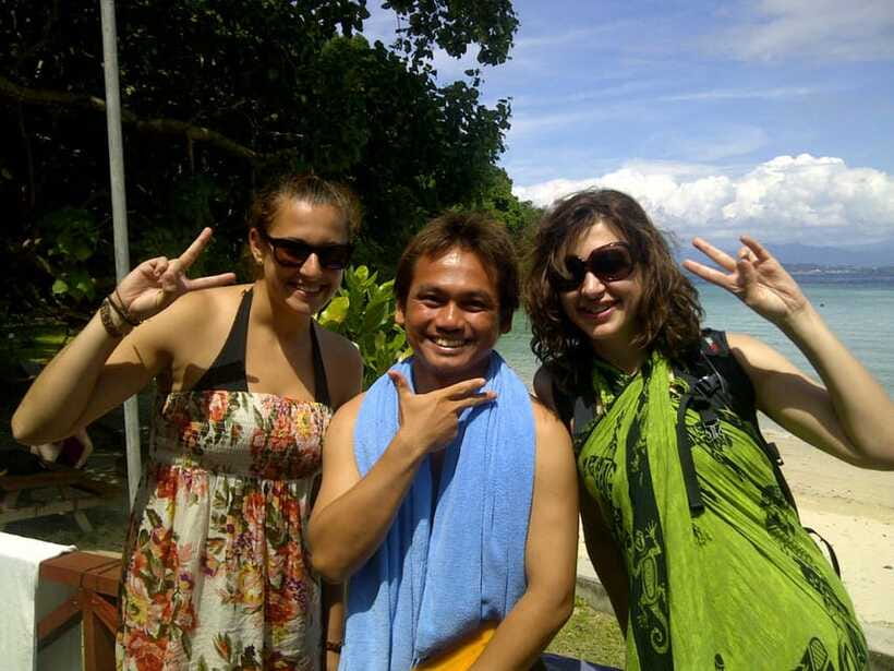 Enjoy 3 Fun Dives in Kota Kinabalu | Certified Divers - Lunch on an island in the marine park: the best kind of break