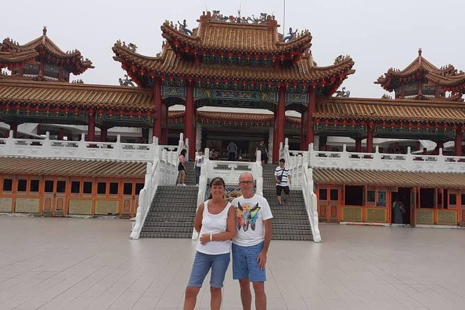 Explore Kuala Lumpur: Iconic City Landmarks & Batu Caves - Thean Hou Temple: classic Mainland Chinese temple details in a short stop