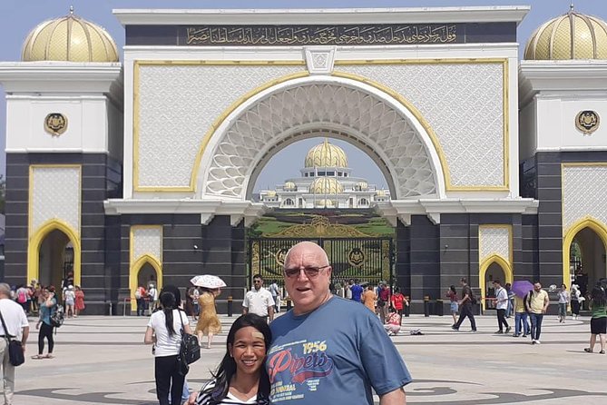 Explore Kuala Lumpur: Iconic City Landmarks & Batu Caves - Batu Caves: the Murugan statue photo moment and what to expect in 45 minutes
