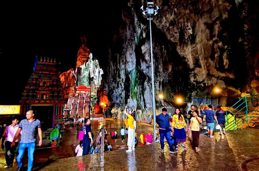 From Kuala Lumpur: Batu Caves Cultural Temple Tour - Central Market: your final chance to shop before heading back