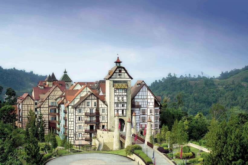 From Kuala Lumpur: Colmar Tropicale and Batu Caves Day Trip - The Duty Free and Local Shopping Stop After Batu Caves