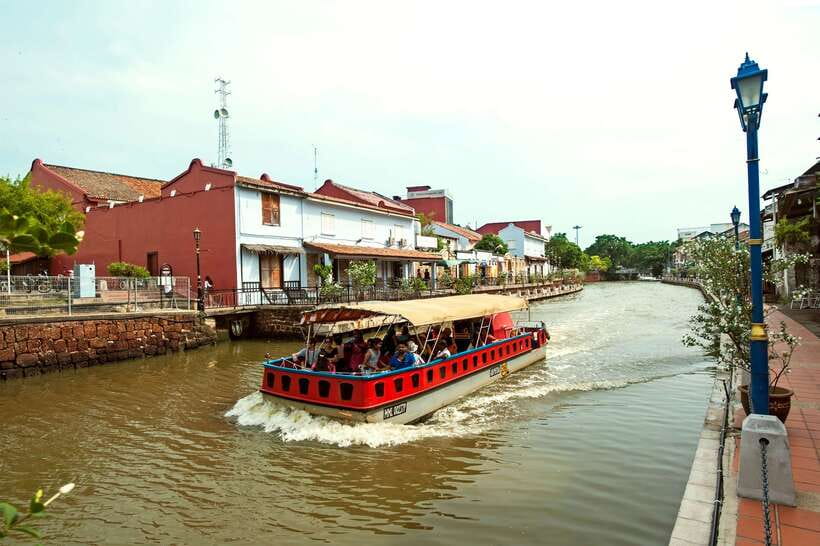 From Kuala Lumpur: Full-Day Historical Tour of Malacca - The extra “in-between” stops: Paolo Sarpi, South Grandstand, and Jurys Inn Edinburgh