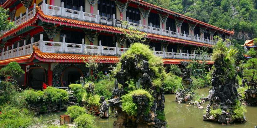 From Kuala Lumpur: Full-Day Tour to Ipoh - Cave Temples Like Perak Cave, Sam Poh Tong, and Perak Tong