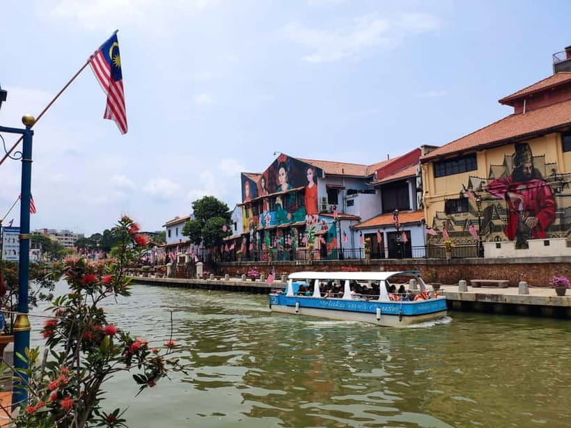 From Kuala Lumpur: Historical Private Malacca Day Tour - A Famosa and Porta de Santiago: Portuguese fort remnants you can still read