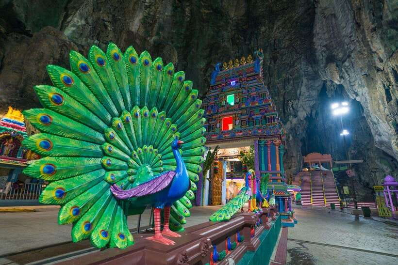 From Kuala Lumpur: Private Batu Caves Cultural Tour - Ramayana Caves and Suyambu Lingam: story in stone, with photo-friendly light