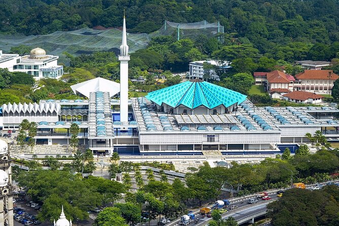From Port Klang Petronas Twin Tower Batu Caves & KL City Tour - Chinatown and Central Market: shopping time that stays focused