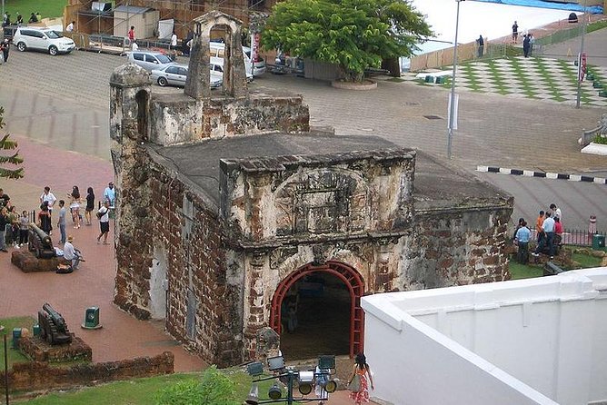 Full-Day Malacca City Tour - A Famosa and Porta de Santiago: Portugal’s fortress, reduced to a gate