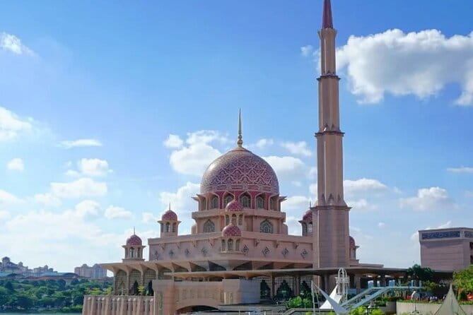 Genting Highlands & Batu Caves Include Cable Car Tickets - Premium Outlets at Awana Skyway: shopping, snacks, and easy wandering
