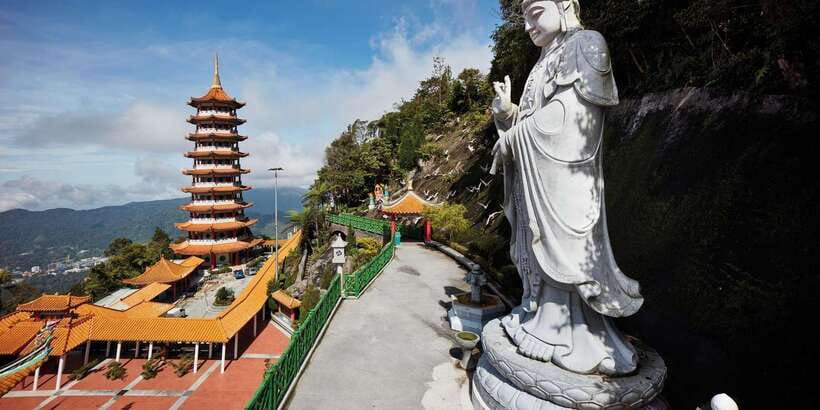 Genting Highlands Tour with Cable Car - The mountain drive: where the views start before the cable car