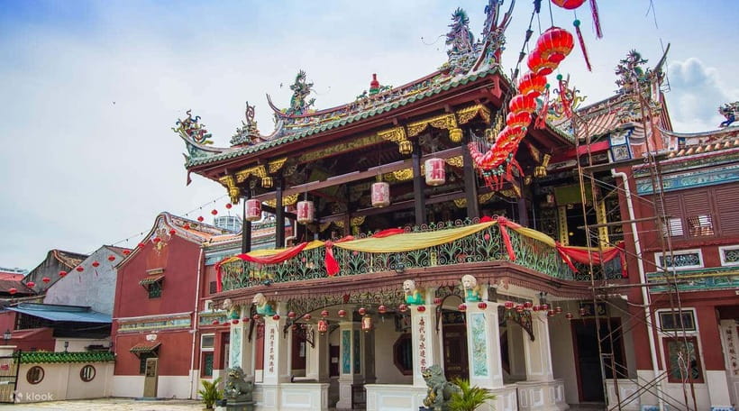 George Town: 5-Hour Penang Island City Tour - Wat Chayamangkalaram reclining Buddha: the photo you came for
