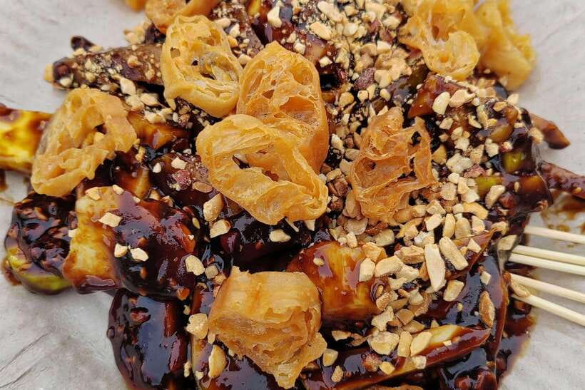 George Town: Authentic Food Tour with 12+ Tastings - What the guide adds, from flexibility to spice fluency