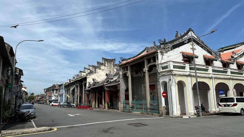 George Town: Heritage Walking Tour with Street Food Tasting - Why This 4-Hour George Town Walk Feels Like a Shortcut