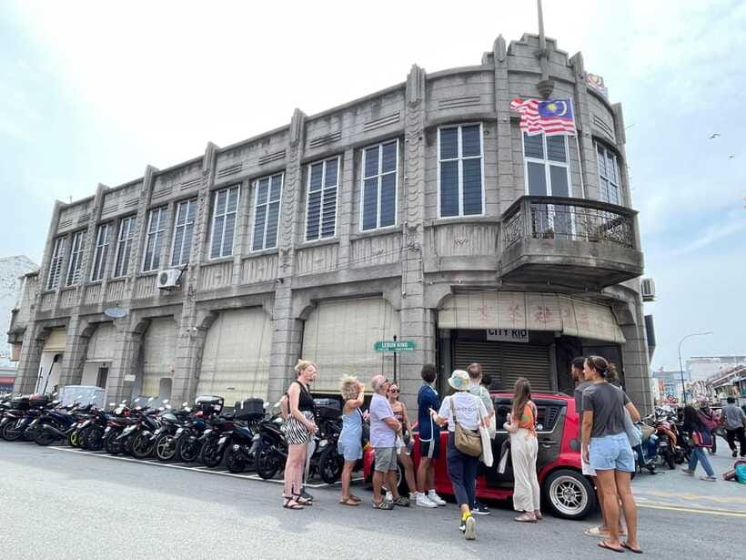 George Town: Heritage Walking Tour with Street Food Tasting - Pace, Group Size, and Who This Is For