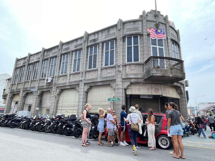 George Town: Heritage Walking Tour with Street Food Tasting - Getting Started at Whiteaways Arcade, Then Moving Like a Local