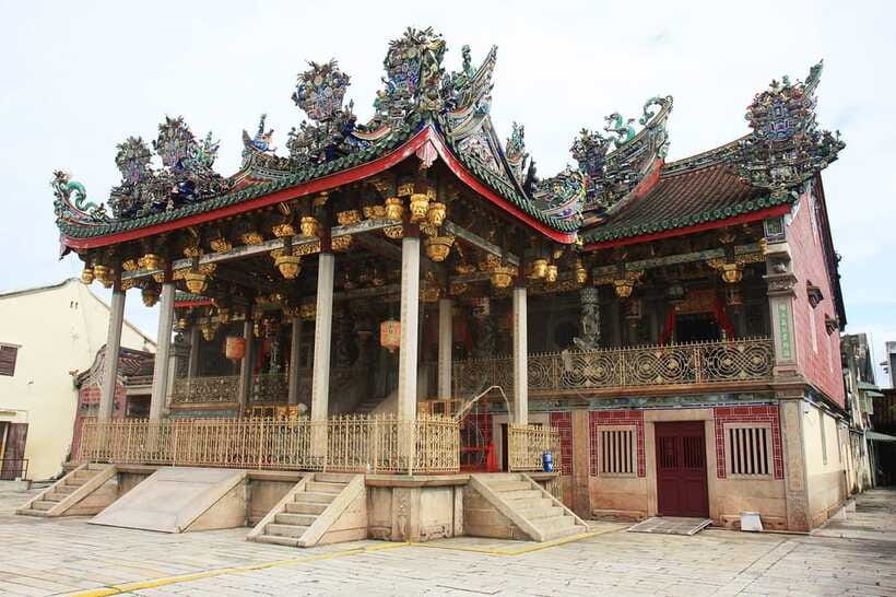 George Town: Private Half-Day Historical City Tour - Pinang Peranakan Mansion and Captain’s House: Where East Meets Local