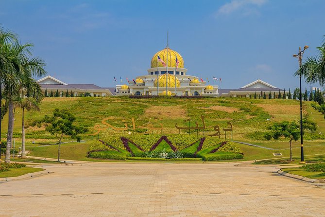 Group Tour: Half-Day Kuala Lumpur City Exploration Tour - Dataran Merdeka: photos, breeze, and Sultan Abdul Samad views