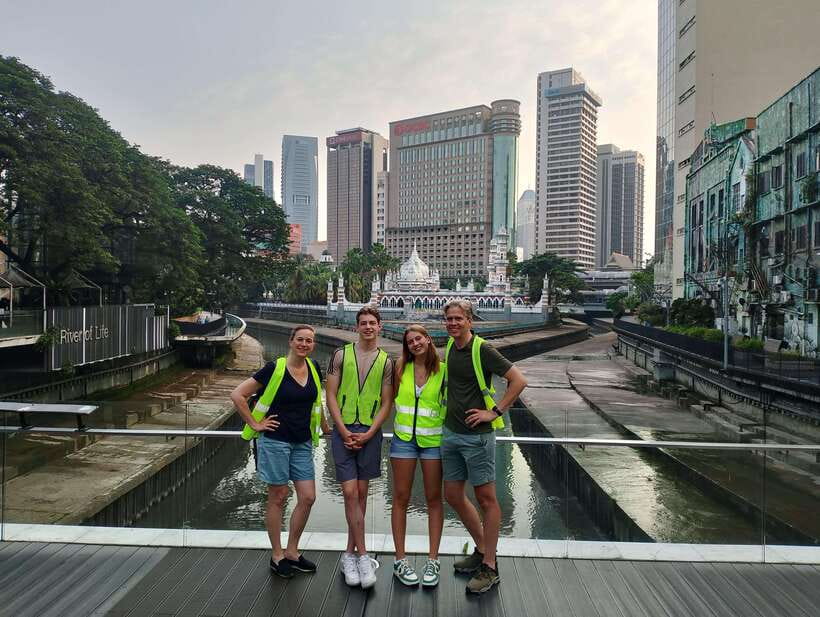 Hidden Kuala Lumpur: 4-Hour Bike Tour - Teh tarik, bread-making (if available), and the hands-on moments