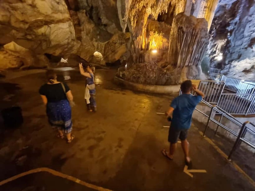 Ipoh Cave Temples Tours - Perak Tong and Sam Poh Tong, Plus an Older China-Inspired Cave Temple