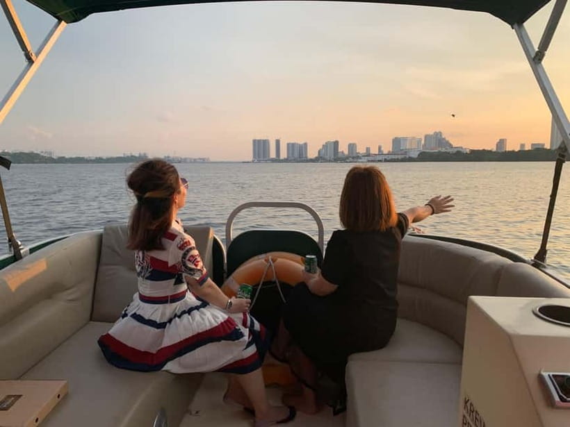 Johor Bahru: Brooklyn Cruise at Puteri Harbour - Boarding options and what the guided cruise actually feels like