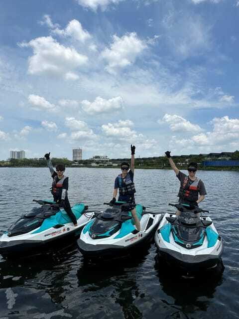 Johor Bahru : Seadoo JetSki 30mins Self Ride Tour(Single) - The photo stop at R&F Mall and how to get better souvenirs