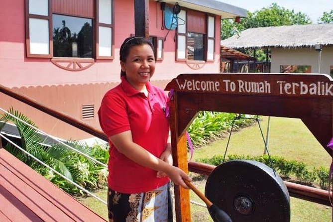 Kinabalu Park With Rumah Terbalik & Desa Cow Farm - Stop 1: Rumah Terbalik (Upside Down House) and what to expect