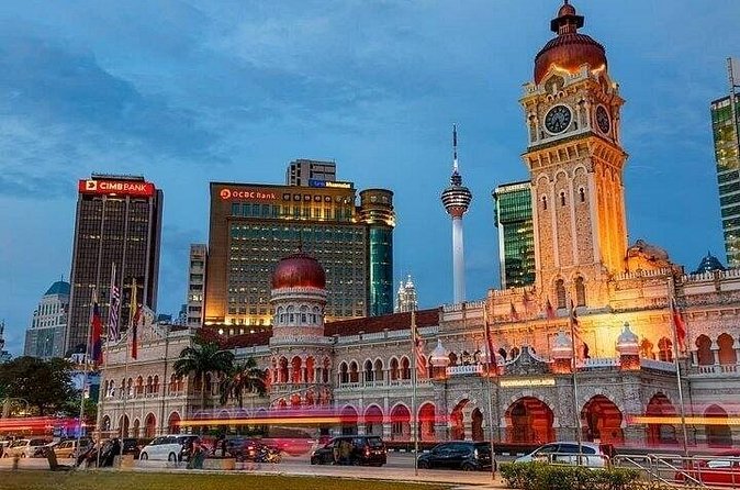 KL City Highlights in half a day - Petronas Twin Towers and the Old Railway Station for Architecture Nerds and Photo Fans
