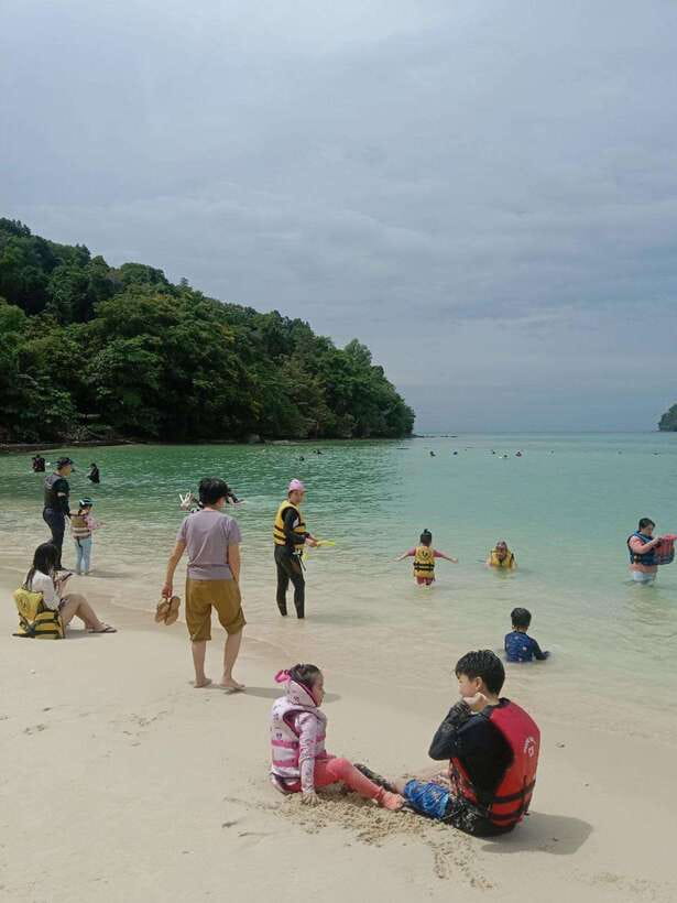 Kota Kinabalu: Manukan & Sapi Islands Snorkeling with Lunch - What to Bring, What Not to Do, and Seasickness Reality