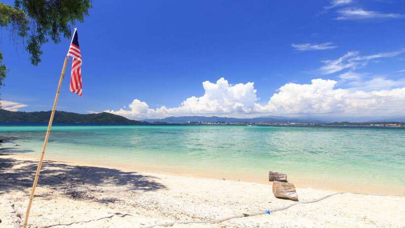Kota Kinabalu: Snorkeling & Island Hopping Sapi & Manukan - Sapi Island: easy snorkeling, real sand time, and the crowd reality