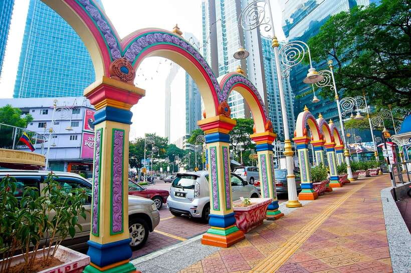 Kuala Lumpur: 4-Hour Authentic Local Markets & Event Tour - Chinatown shopping and food: bargains, narrow streets, and deal talk