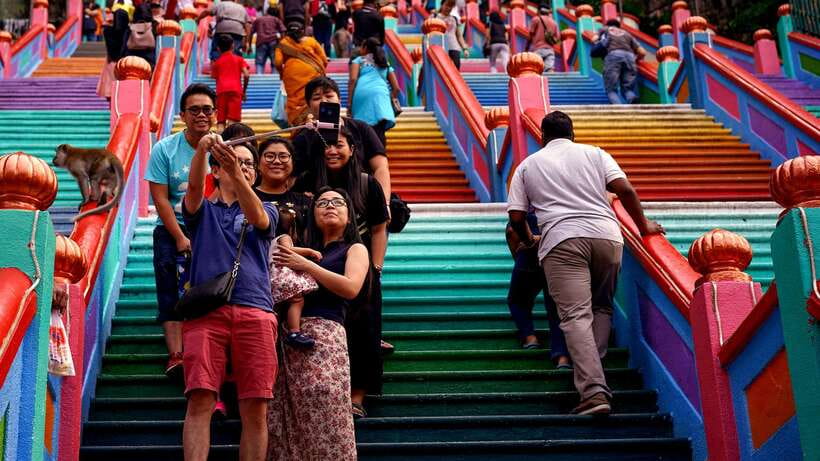 Kuala Lumpur: Batu Caves & Historic Buildings Tour - Chinatown and Petaling Street: shopping plus street-food energy