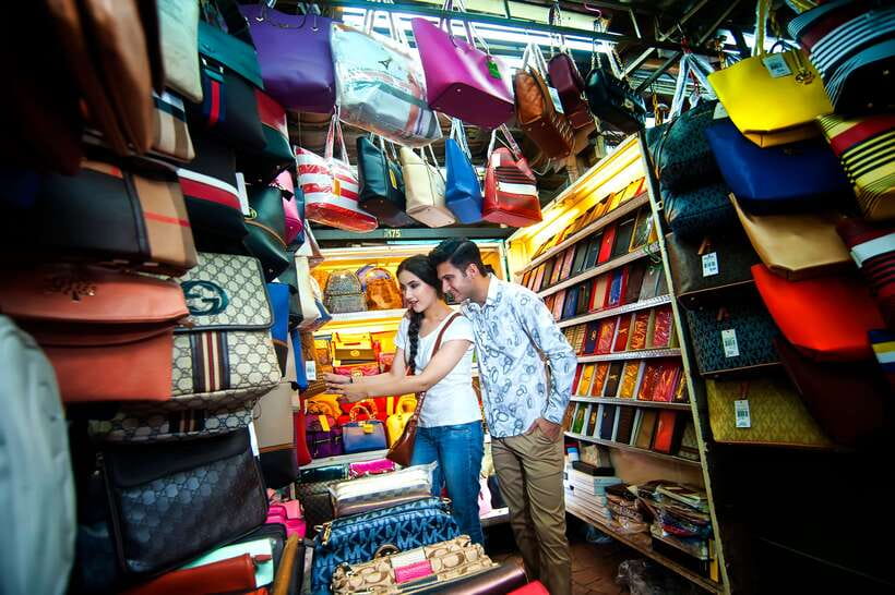 Kuala Lumpur: Batu Caves & Historic Buildings Tour - Thean Hou to Batu Caves to Mosque, plus markets: why this order works
