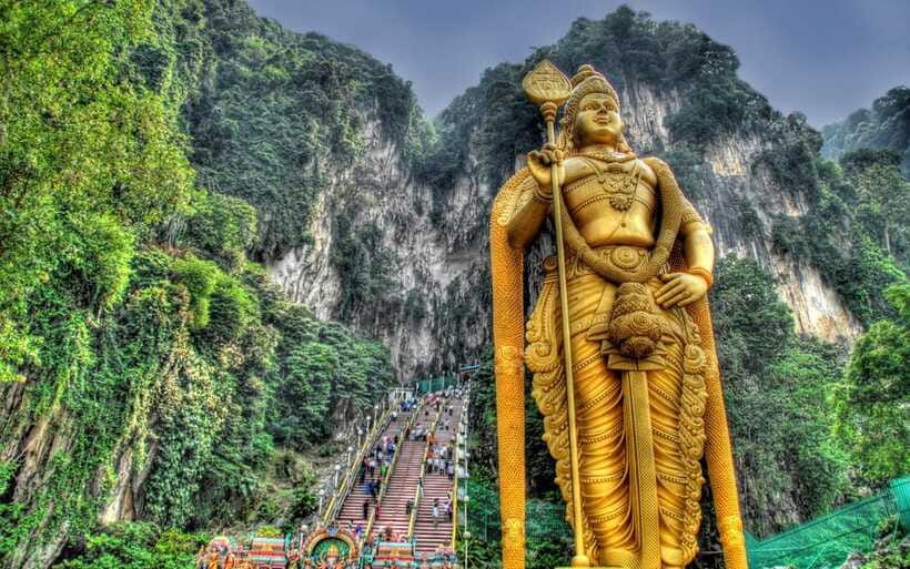 Kuala Lumpur : Batu Caves Private Tour - Batik Factory Visit: A Craft Stop That Feels Connected