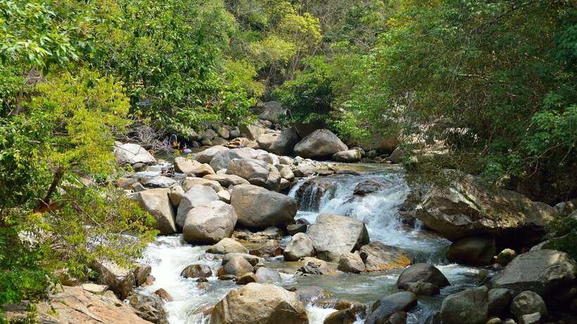 Kuala Lumpur: Batu Caves, Ramayana Caves & Kanching Falls - Clothing, footwear, and safety rules you’ll want to follow