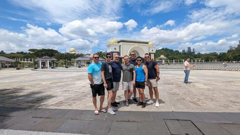 Kuala Lumpur: Batu Caves, Thean Hou Temple & National Mosque - National Mosque of Malaysia: the blue dome and a 73-meter statement