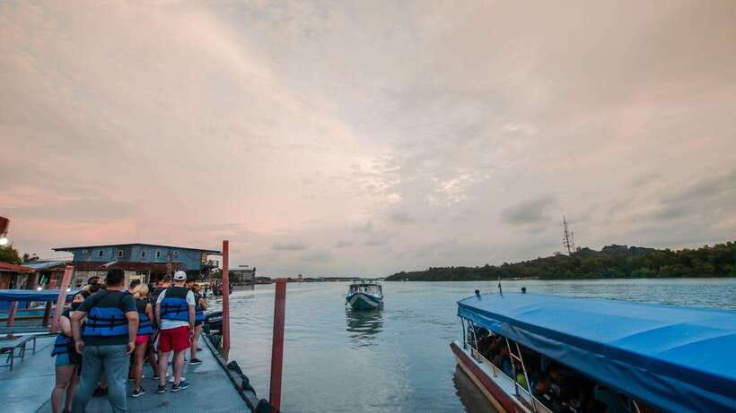 Kuala Lumpur: City Sights, Batu Caves and Fireflies Day Trip - Dinner in Kuala Selangor: a proper reset before nightfall