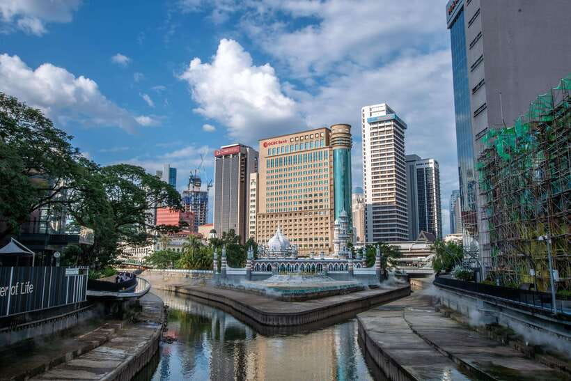 Kuala Lumpur: City Tour & Batu Caves Combo - River of Life at the confluence: a calm stretch for photos and a short walk
