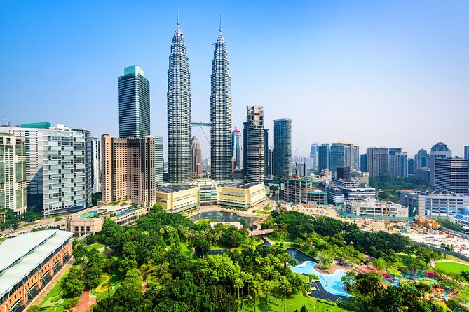 Kuala Lumpur City Tour Full Day 8 hours - National Monument and Lake Gardens: a solemn pause in the middle of the day