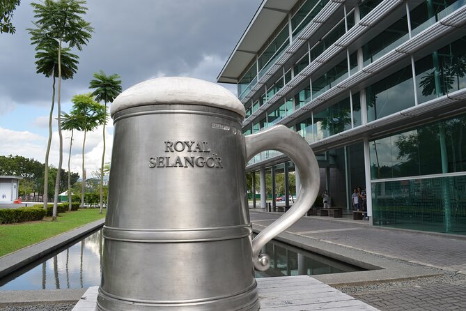 Kuala Lumpur Full Day City Tour with Petronas Twin Tower Tickets - National Palace, Merdeka Square, and Masjid Negara in one historic sweep