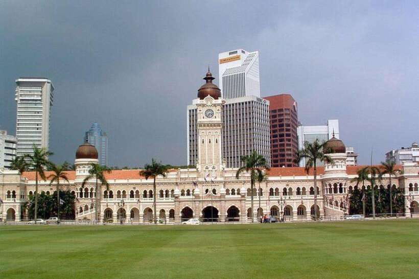 Kuala Lumpur: Full-Day Private City Highlights Tour - Batu Caves: 272 Steps, Hindu Temples, and Monkey Spotting