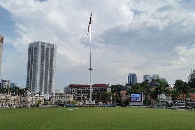 Kuala Lumpur Full Day Private Tour with 24 spots Of Wonders - Istana Negara and Batu Caves: Royal Grounds to Limestone Steps