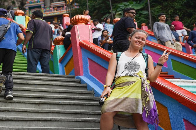 Kuala Lumpur Half Day Batu Caves And Cultural Group Tour - Petaling Street Market: Chinatown food streets and cross-cultural trading